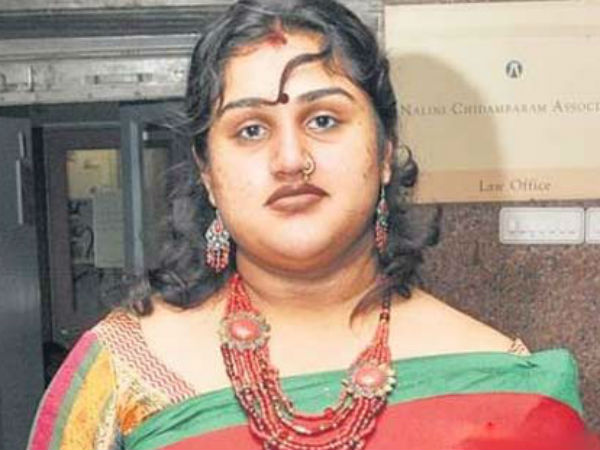 అమ్మ ఇంట్లో ఉంటున్నాను