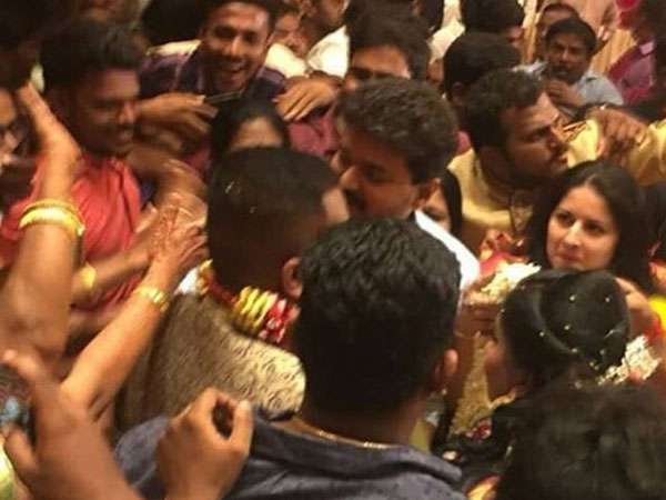 Thalapathy Vijay visits Puducherry and gets mobbed by fans Thalapathy Vijay visits Puducherry and gets mobbed by fans