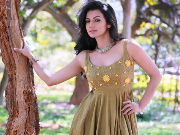 అర్థ నగ్న ప్రదర్శనలు