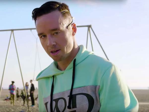 Rapper Jon James dies at 34 dies during an airplane stunt Rapper Jon James dies at 34 dies during an airplane stunt