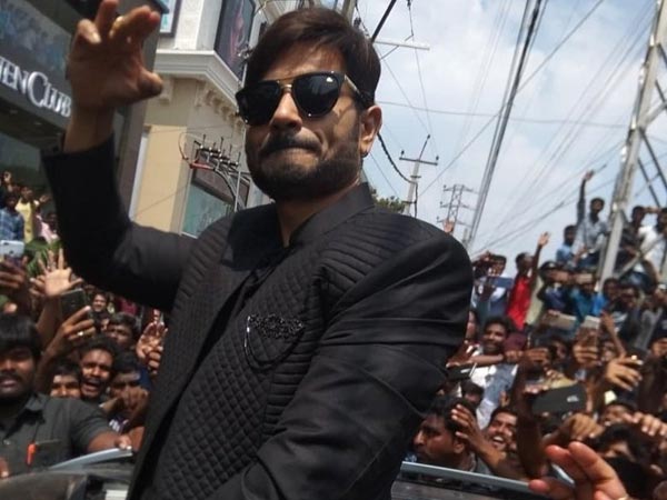 కౌశల్ ఆర్మీతో డబ్బులు వసూలు చేశారు