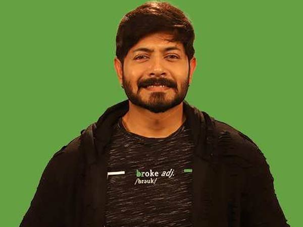 ఆ వయసులోనే మోడలింగ్ ఏజెన్సీ