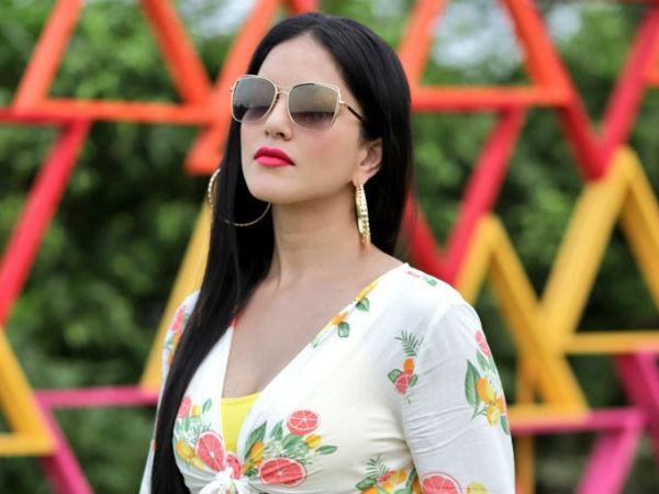 చారిత్రాత్మక నేపథ్యంలో