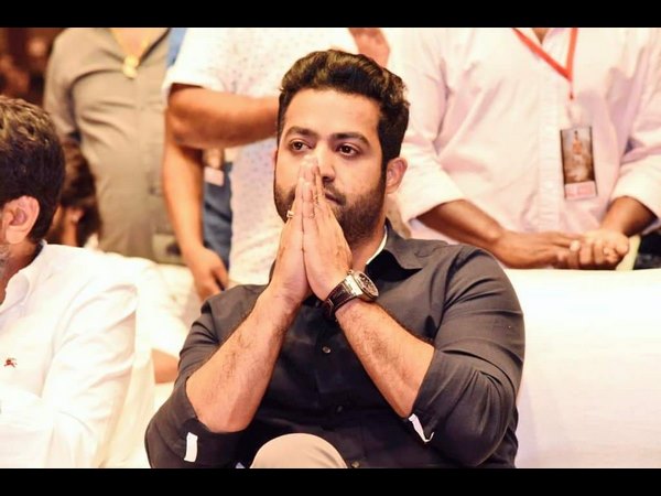 తండ్రి చితికి నిప్పు పెట్టలే.. బతికి ఉంటే విలువ తెలియలే, నాన్నకు మాట చెప్పలే.. భోరున ఏడ్చిన ఎన్టీఆర్