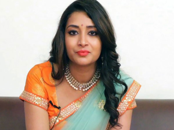 ఏడు చేపల కథలో హాట్హాట్గా