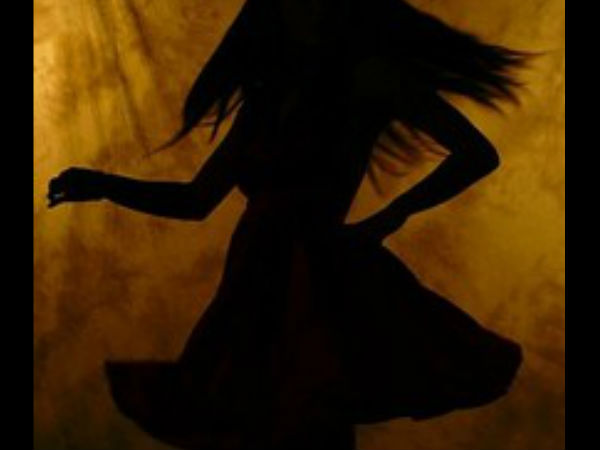 స్టూడియోకు పిలిచి డ్యాన్స్