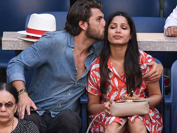 స్లమ్ డాగ్ మిలియనీర్తో
