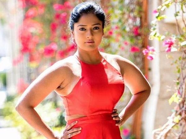మద్యం సేవించి పట్టుబడిన గాయిత్రి