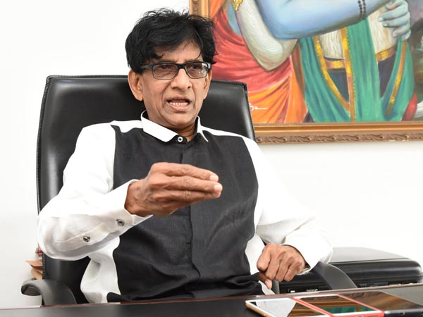 చిన్న సినిమా తీయడానికి కారణం ఏమిటి?