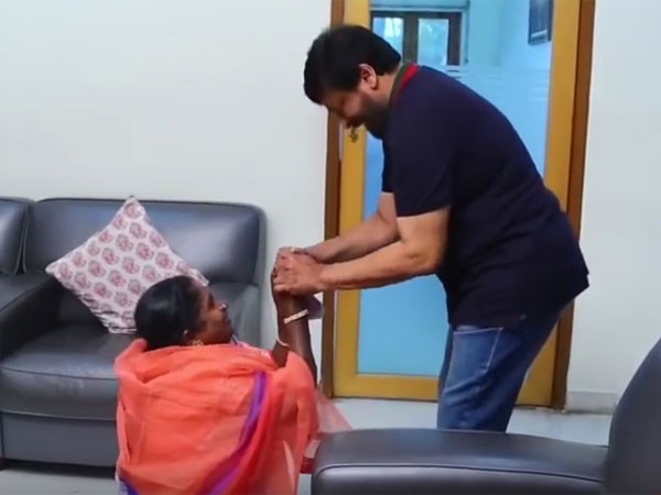 చిరంజీవిని చూడగానే బేబీ భావోద్వేగం