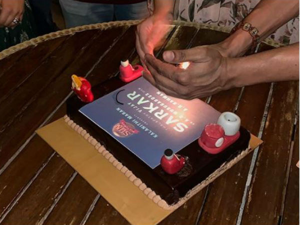 వివాదాస్పదంగా సక్సెస్ పార్టీ కేక్