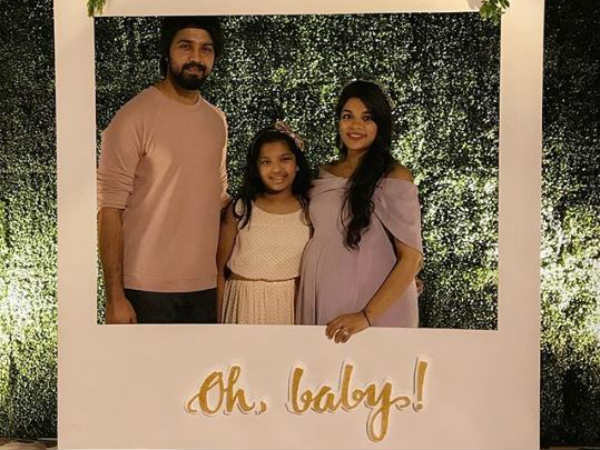 క్రేజీగా మెగా డాటర్ శ్రీజ శ్రీమంతం: చెర్రీ, ఉపాసన, బన్నీ, నిహారిక సందడి (ఫోటోస్)