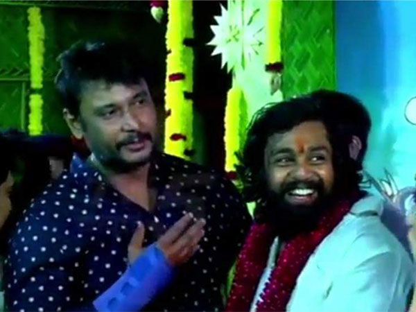 హీరో దర్శన్తో కలిసి