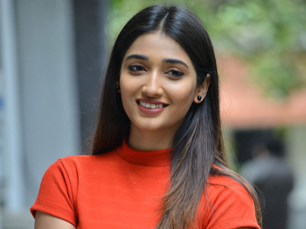 సైన్ చేశాకే యాక్టింగ్ మొదలు పెట్టా