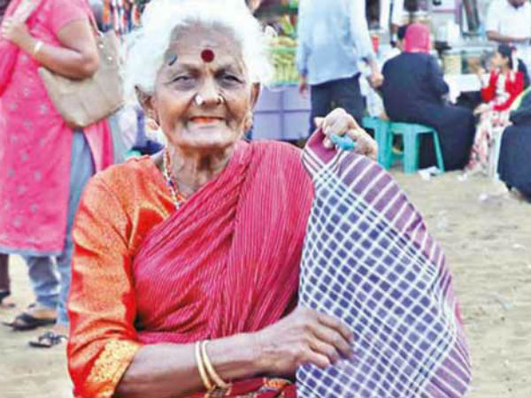 కర్చీఫ్లు అమ్ముకుంటూ