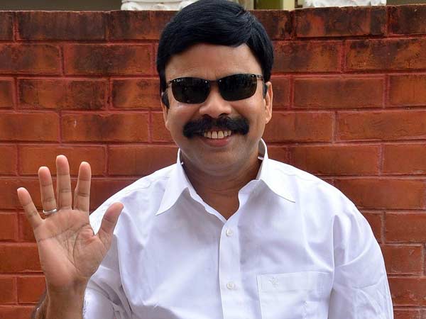 కేసులతో ఇబ్బందులు
