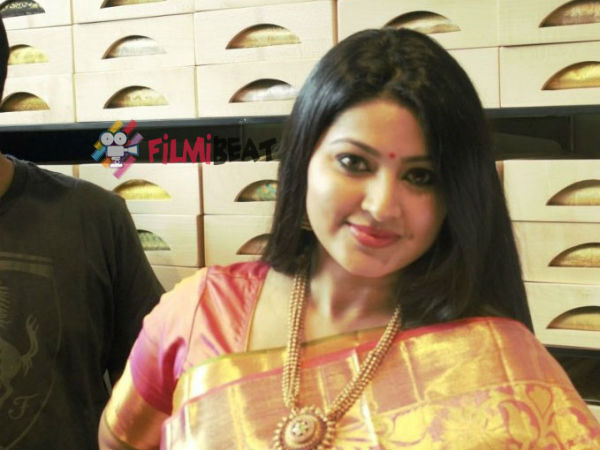 అసలు పేరు సుహాసిని రాజా రామ్ నాయుడు