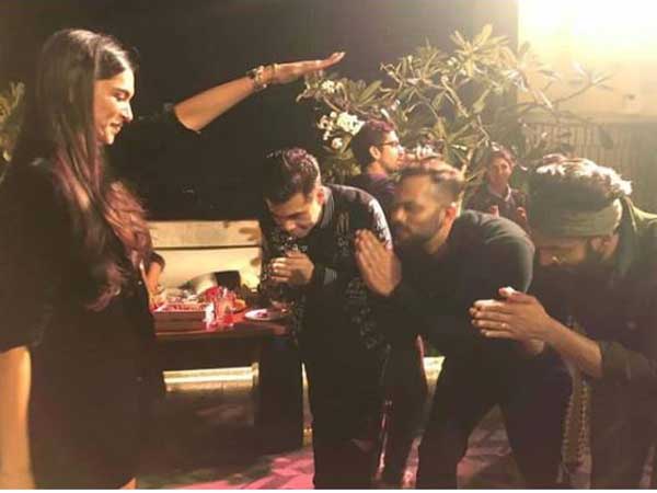 Deepika Padukone blessing Ranveer Singh, Karan Johar at Simmba bash Deepika Padukone blessing Ranveer Singh, Karan Johar at Simmba bash