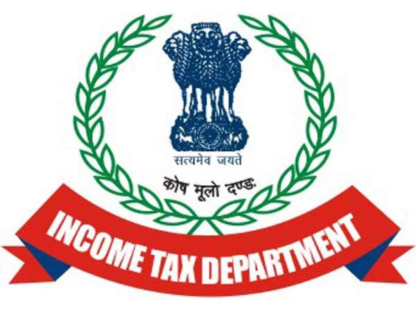 సినీ తారల ఇంటిపై ఆకస్మిక దాడులు