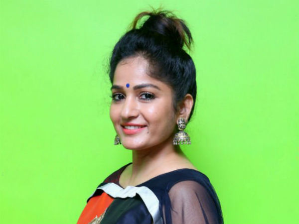 మాధవి లత లైన్లోకి...