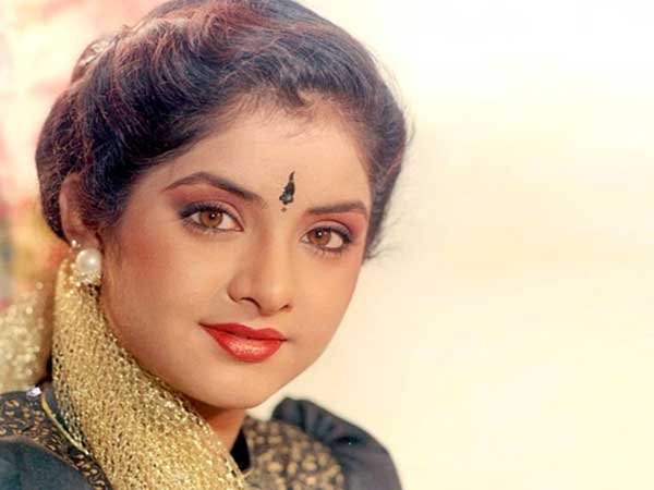 డిజైనర్తో కలిసి మందు పార్టీలో