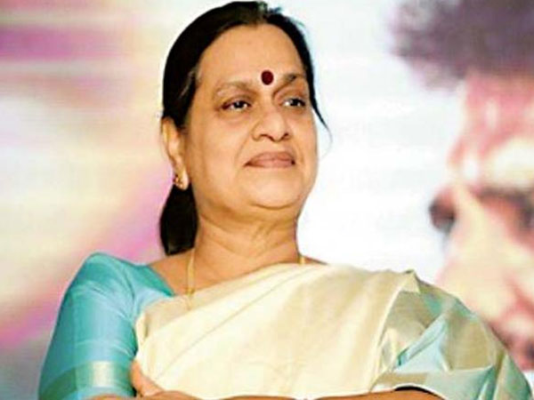 కన్నడ సూపర్స్టార్తో కెరీర్ ఆరంభం