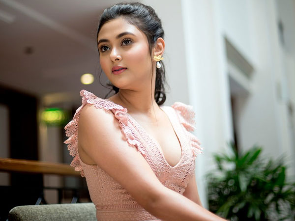 ఈవిడను కూడా లేపేస్తారా?