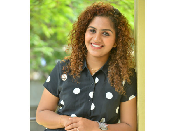 ప్రశంసలు కురిపిస్తూ సందేశాలు