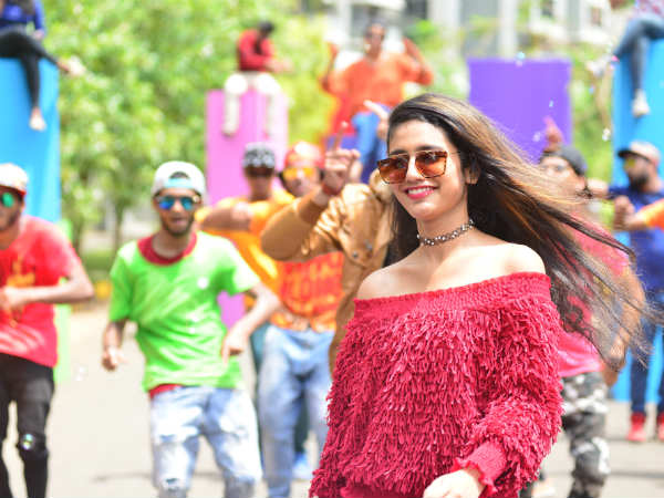 ప్రియా వారియర్ క్రేజ్ కోసం