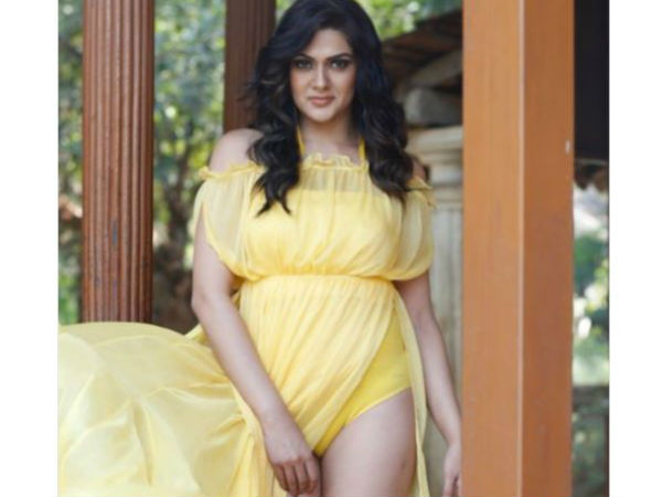 నా వీడియోస్ చూసి పిచ్చెక్కిపోతున్నారు, ఒక్క రాత్రికి కోటి ఆఫర్: సాక్షి చౌదరి