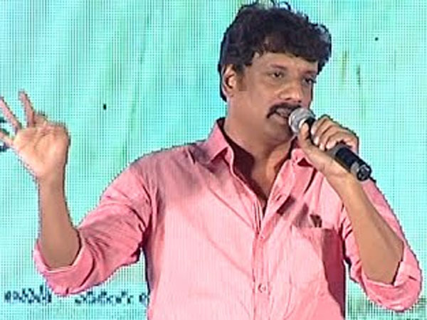 చిన్నపాపలా ప్రేమిస్తాడు
