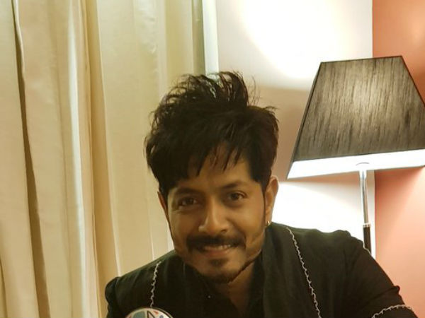 పాట రాసింది ఎవరు?