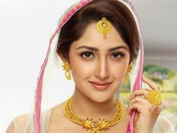 ఆకట్టుకొన్న సాయేషా సైగల్