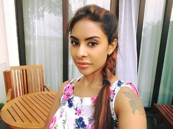 ఆ కుక్కలకు పట్టవా