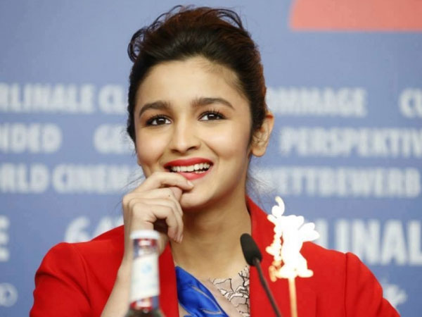 కారు డ్రైవర్కి 50 లక్షల ఇల్లు కొనిచ్చిన హీరోయిన్, పని మనిషికి కూడా.. ఎందుకో తెలుసా!