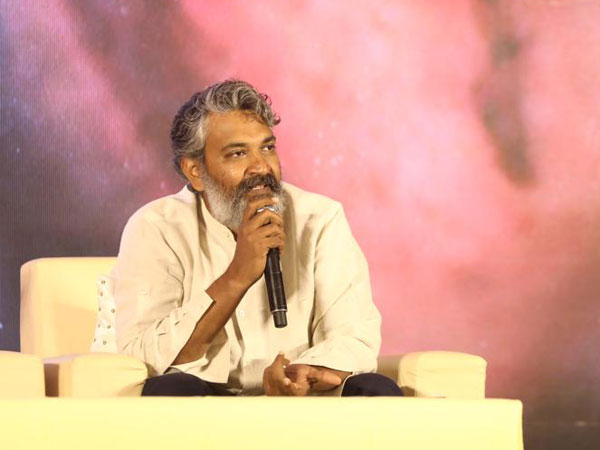రాజమౌళికి ఆ హీరో ఝలక్... అందుకే జక్కన్న రాజీ పడ్డారా?