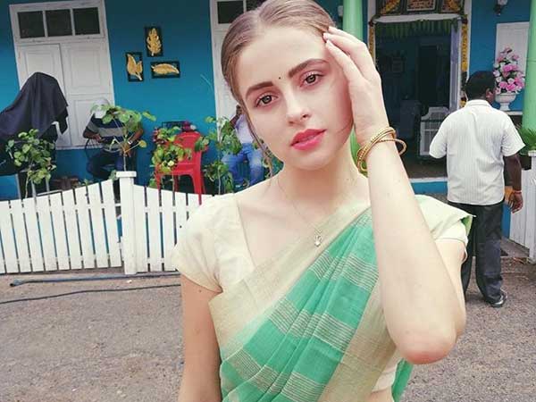 ఫోటోలు మార్ఫింగ్ చేస్తానని బ్లాక్ మెయిల్