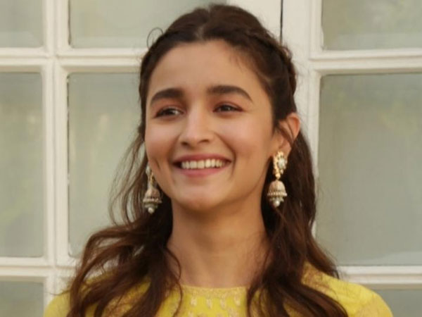 హాలీవుడ్ పరిశ్రమ వైపు దృష్టి