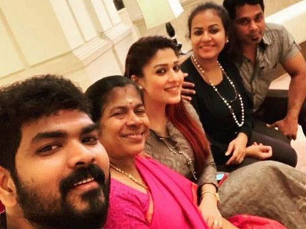 రెండు కుటుంబాలు కలిసి