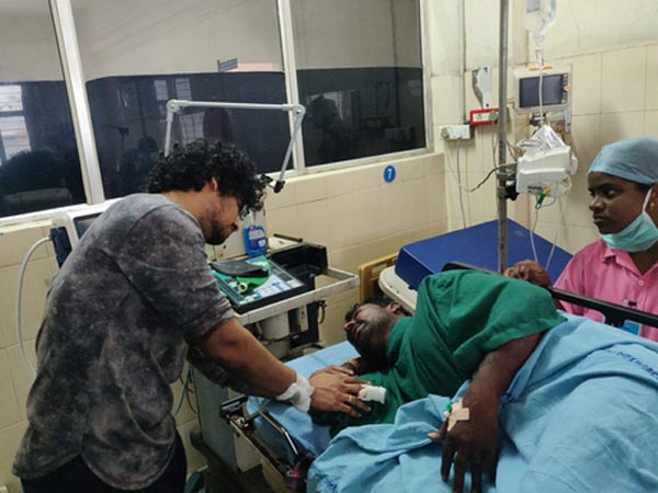 ట్యాంకర్ను తప్పించబోయి