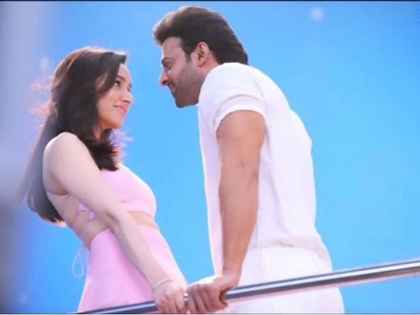 ప్రభాస్, శ్రద్ధా కపూర్ రొమాంటిక్ పిక్ లీక్!