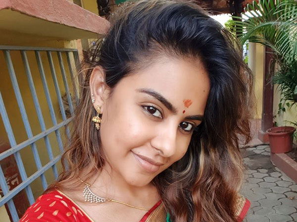 ప్రముఖుల వ్యవహారాలు బట్టబయలు