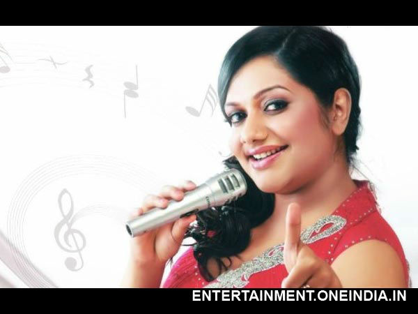 టీవీ యాంకర్గా కెరీర్ మొదలు పెట్టి