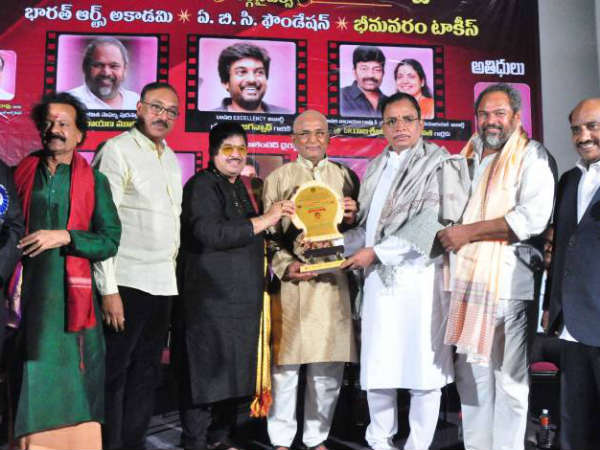 ఈ అవార్డుకు ఆర్ నారాయణ మూర్తి అర్హుడు