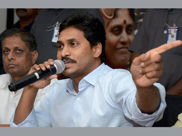 చెమటలతో జగన్..