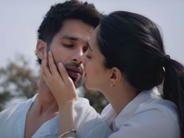 Kiara Advani reaction on kiss seens in her movie Kabir Singh Kiara Advani reaction on kiss seens in her movie Kabir Singh