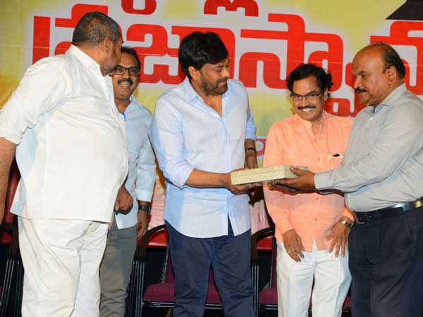 చిరంజీవి ఓ ఆక్టోపస్లా విస్తరించి