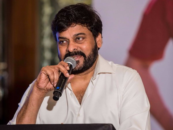చిరంజీవితో పాటు అందరినీ టార్గెట్ చేసిన పృథ్వి