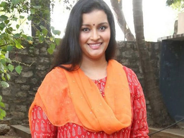 పొలిటికల్ ఓపీనియన్ చెప్పను