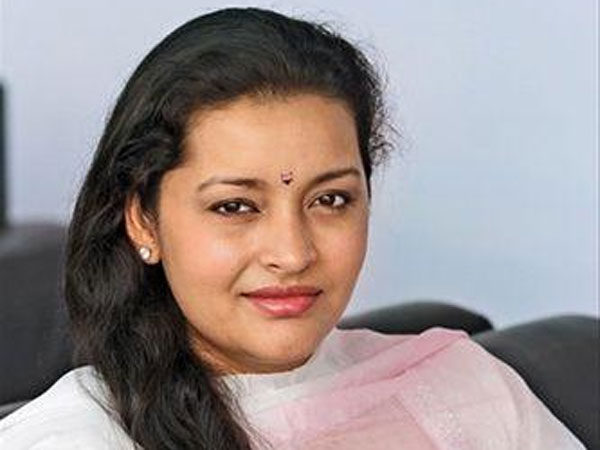 అలీ ఇంటర్వ్యూను రాజకీయం చేయవద్దు